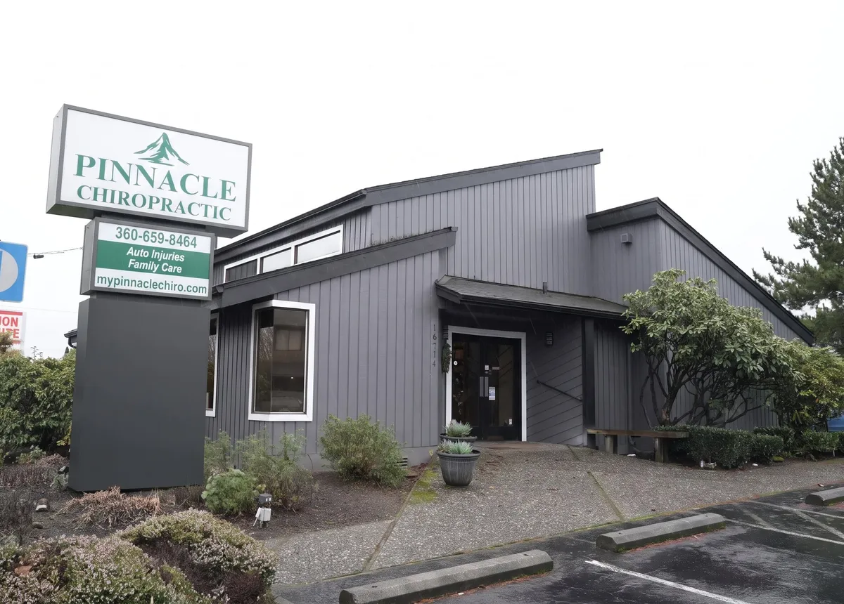 Pinnacle Chiropractic building and sign on Smokey Point Blvd in Arlington, WA
