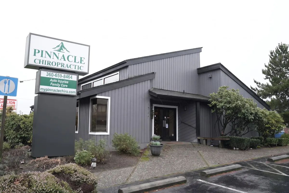 Pinnacle Chiropractic building and sign on Smokey Point Blvd in Arlington, WA