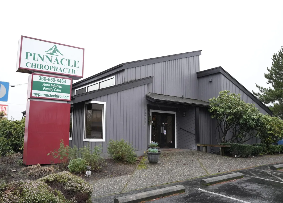 Pinnacle Chiropractic building and sign on Smokey Point Blvd in Arlington, WA